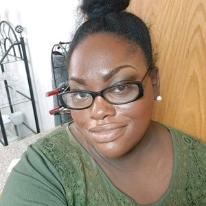 Meet your Posher, Eva